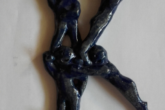 Letra “K” hecha con niños jugando.