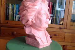 Busto a Julia Uceda. Plastilina para realizar molde.